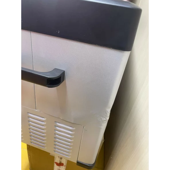 PRODUS RESIGILAT! FRIGIDER AUTO CU COMPRESOR SMART COOLER 40L , 12/24/220V, CU DISPLAY LCD SI BLUETOOTH