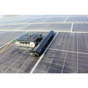 Robot de curatat panouri fotovoltaice controlat de la distanta